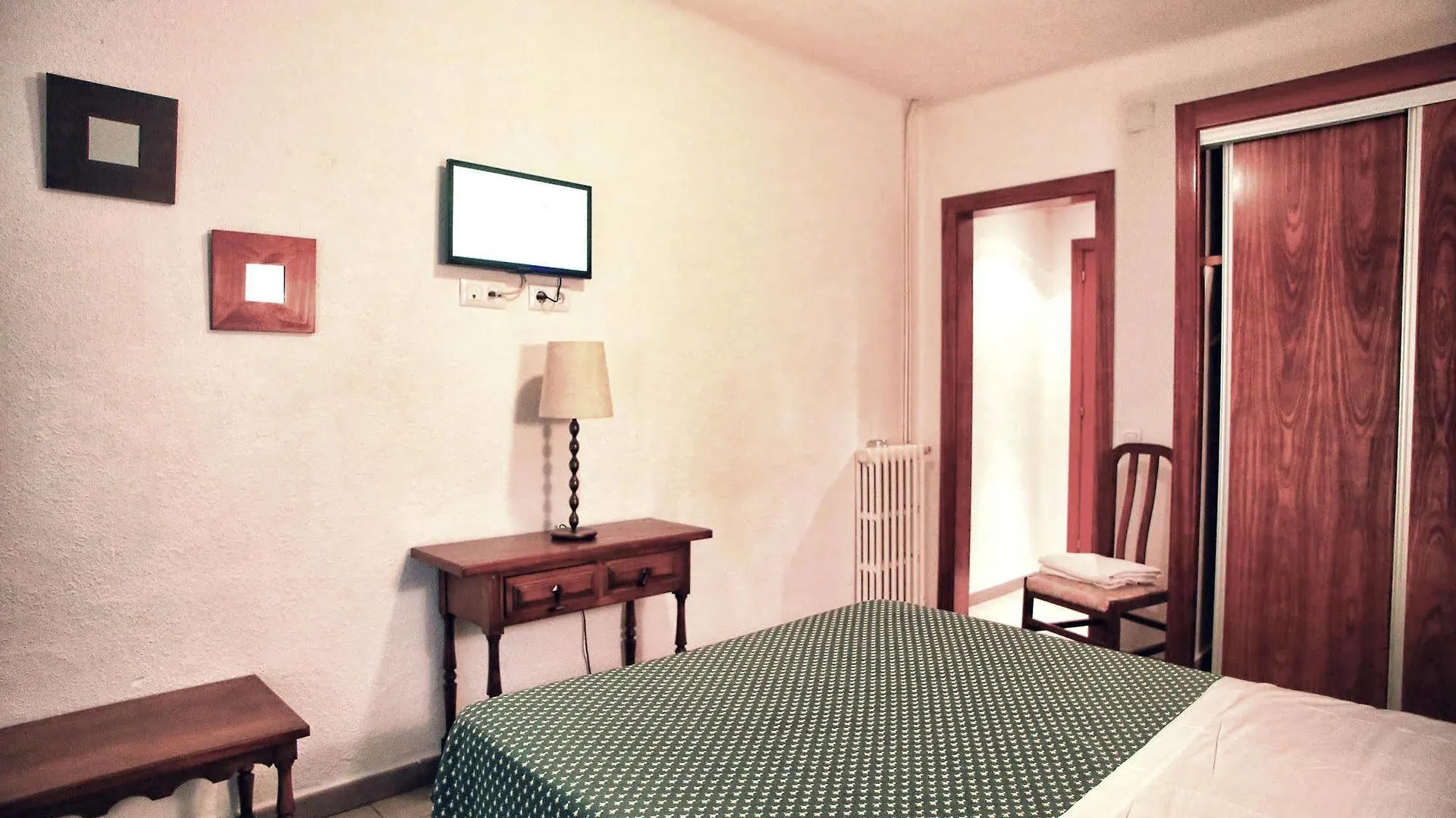 Guest house Hostal Isabel Blanes