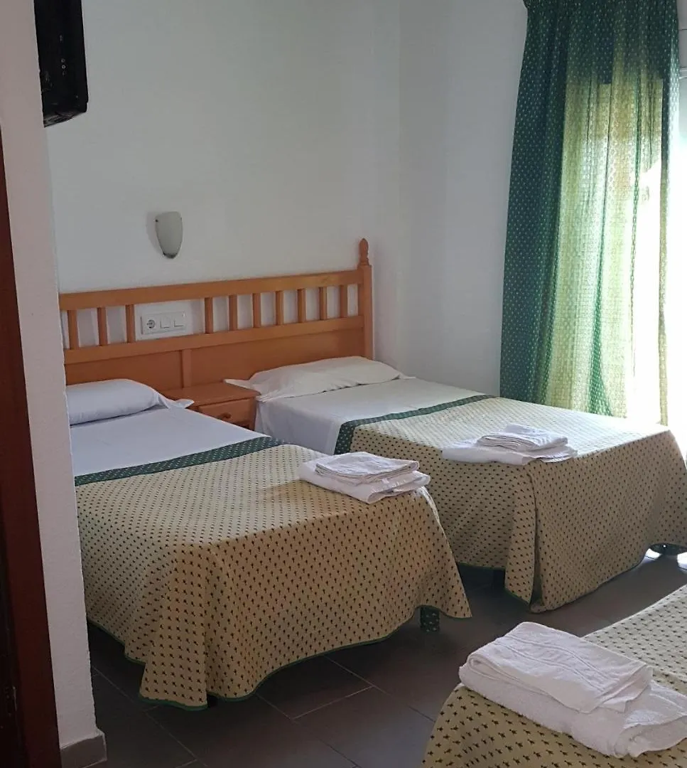 Guest house Hostal Isabel Blanes